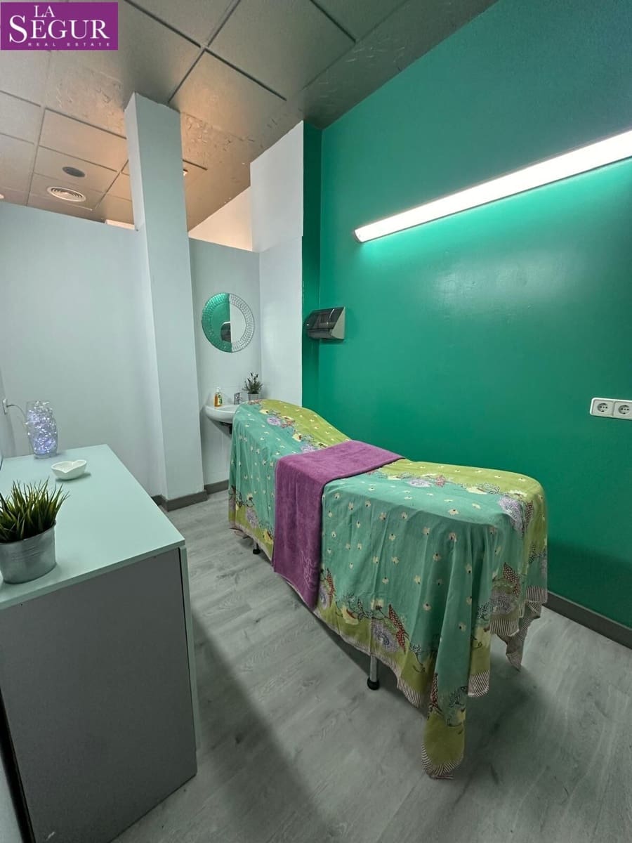 Commercieel te koop in Cadiz stad - € 250.000 (Ref: 8789724)