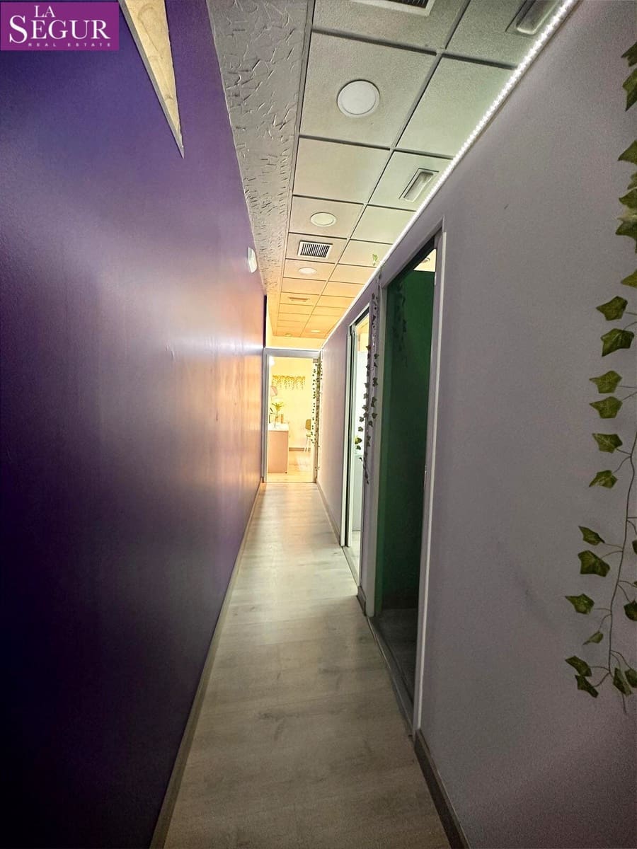 Commercieel te koop in Cadiz stad - € 250.000 (Ref: 8789724)