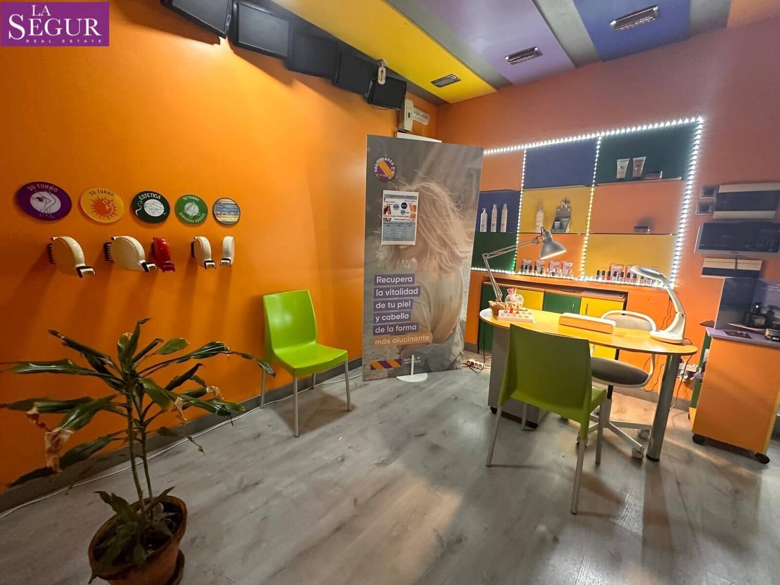 Commercieel te koop in Cadiz stad - € 250.000 (Ref: 8789724)