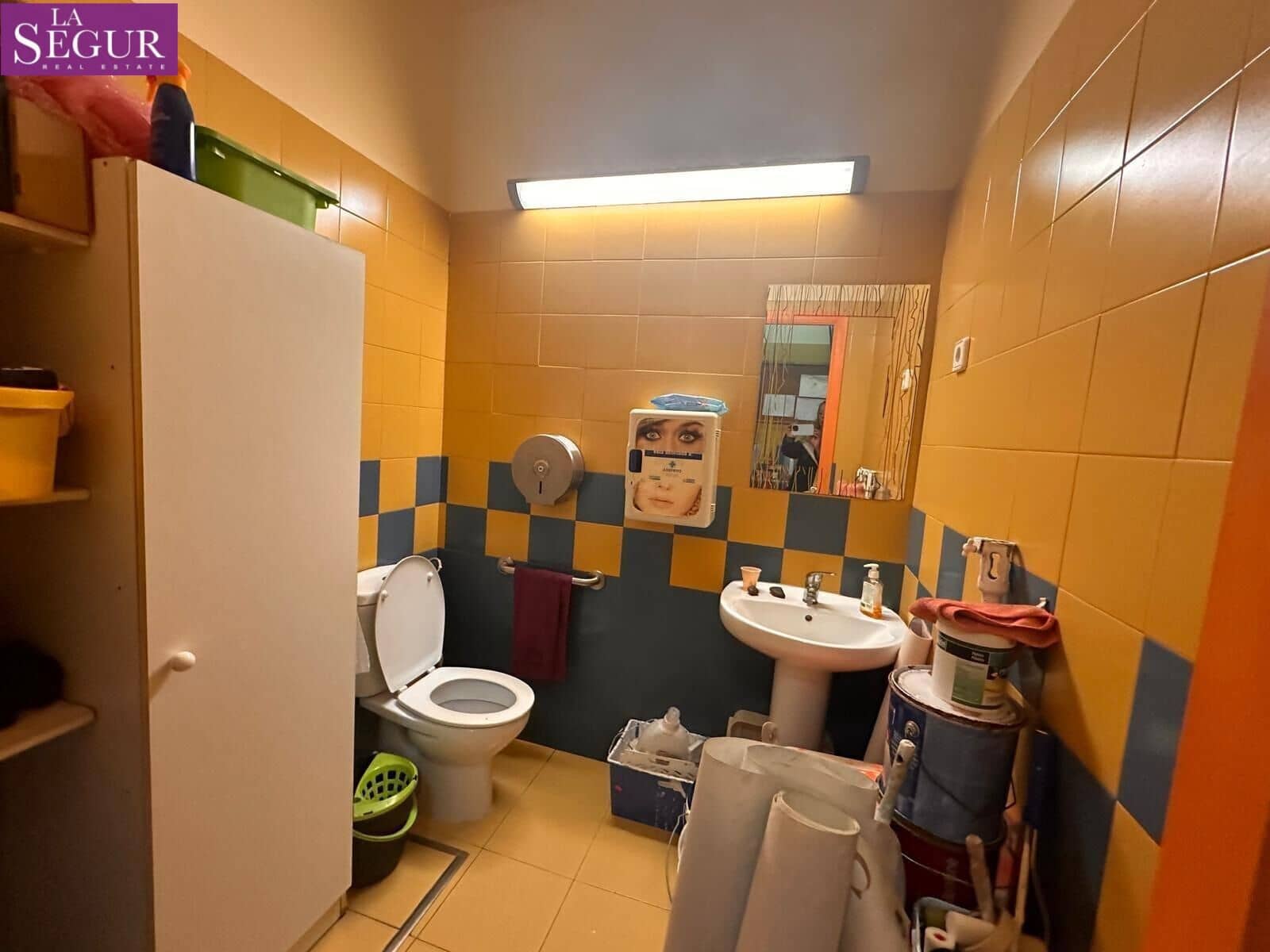 Commercieel te koop in Cadiz stad - € 250.000 (Ref: 8789724)