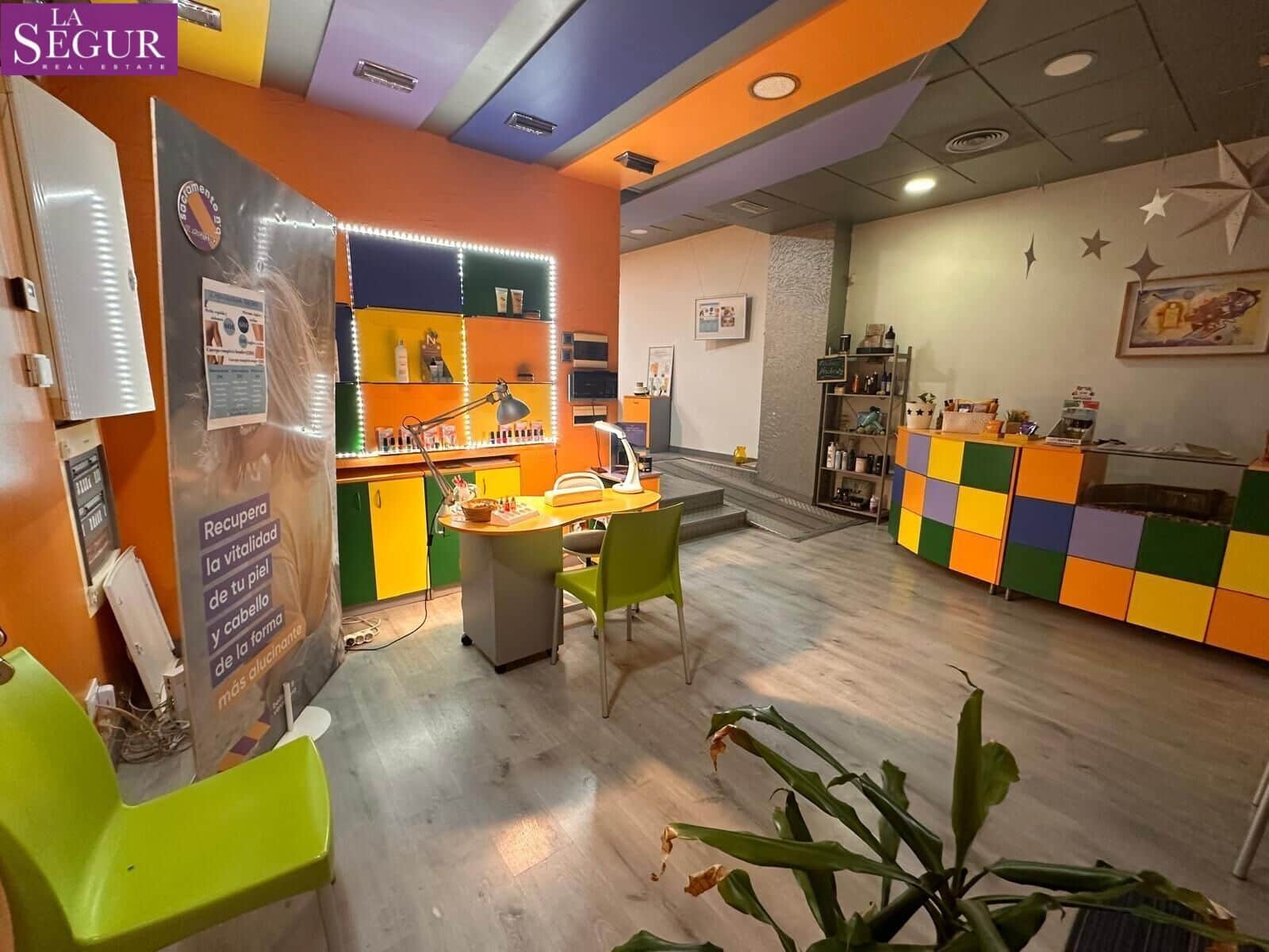 Commercieel te koop in Cadiz stad - € 250.000 (Ref: 8789724)