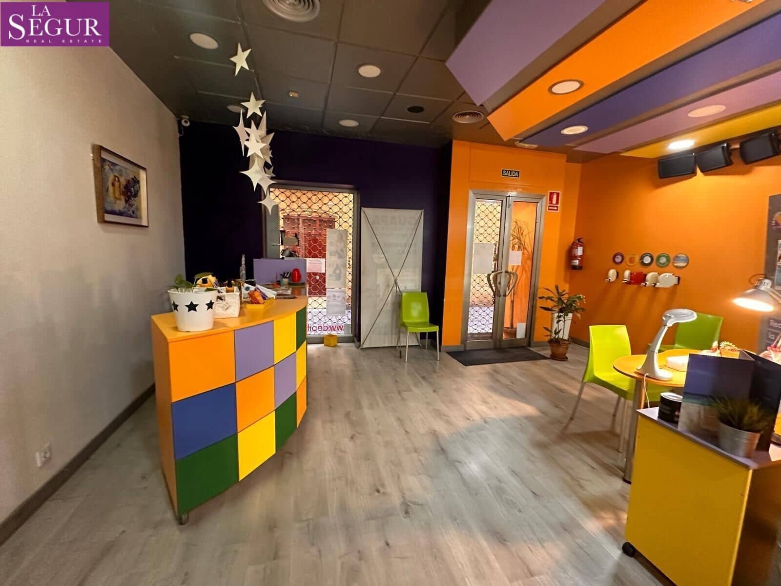 Commercieel te koop in Cadiz stad - € 250.000 (Ref: 8789724)