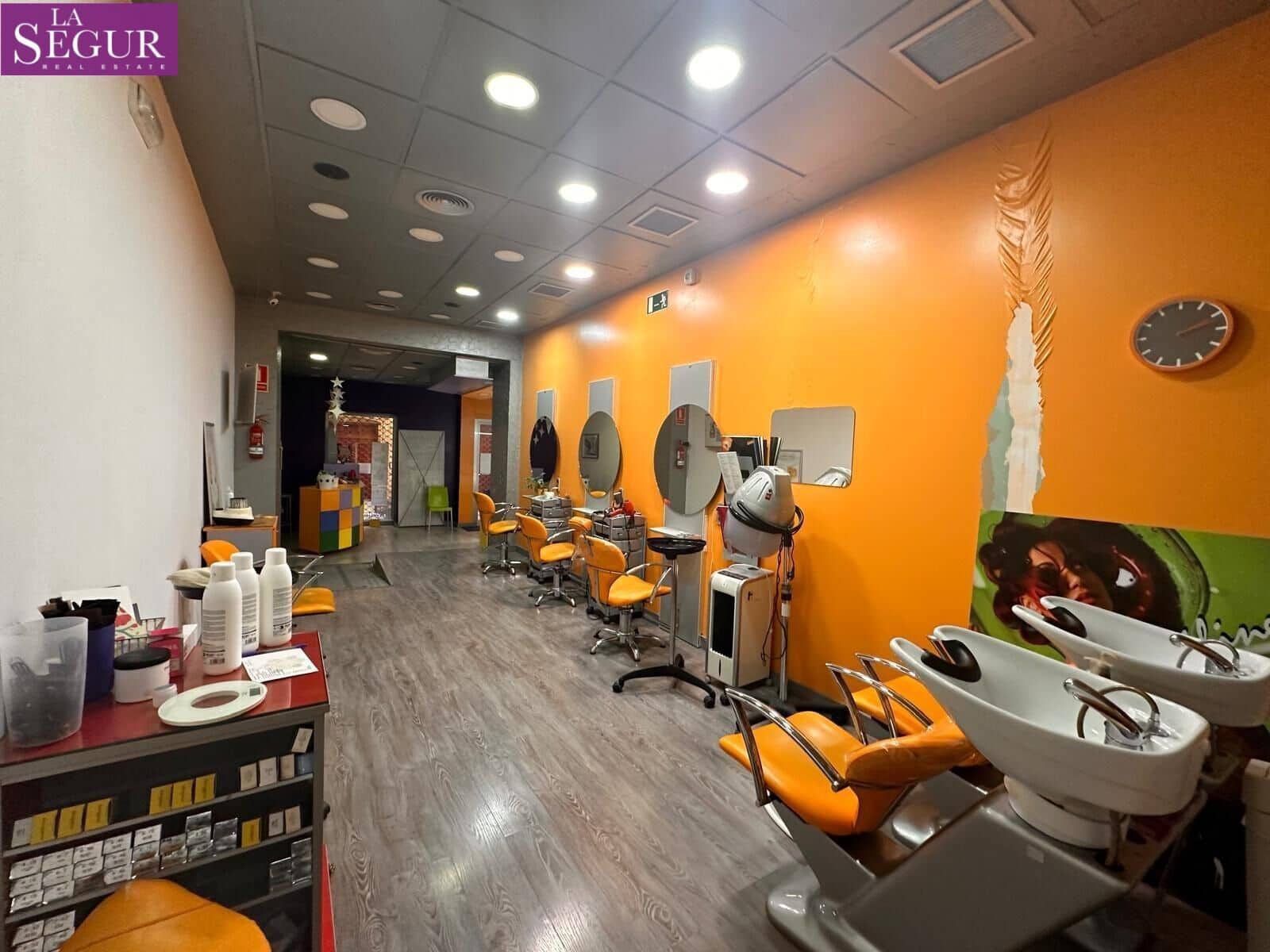 Commercieel te koop in Cadiz stad - € 250.000 (Ref: 8789724)