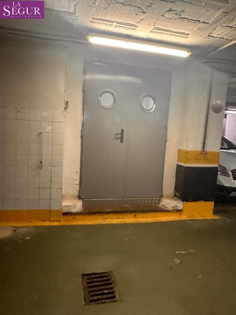 Garage à vendre à Cadix ville - 38 000 € (Ref: 8802241)