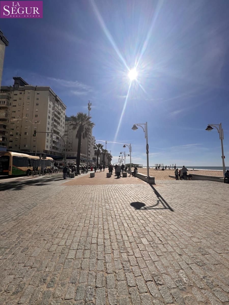 Garage à vendre à Cadix ville - 38 000 € (Ref: 8802241)