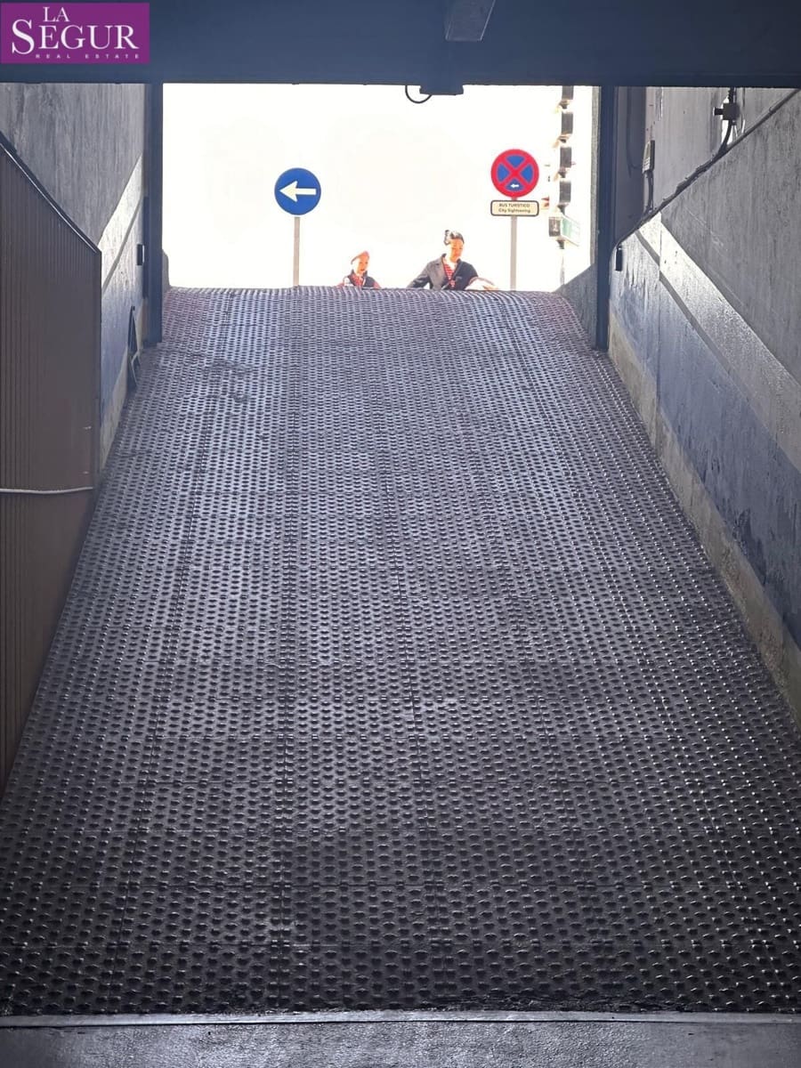 Garage à vendre à Cadix ville - 38 000 € (Ref: 8802241)