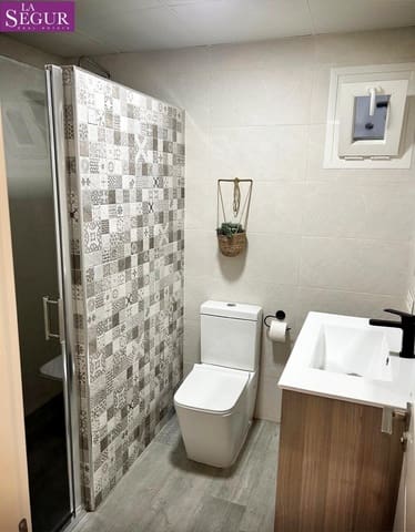 2 soveværelse Lejlighed til salg i La Caleta - La Viña, Cádiz by - € 250.000 (Ref: 8849641)