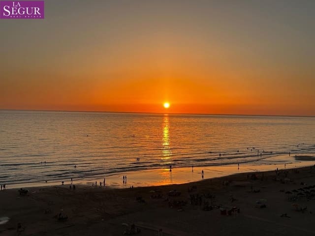 2 soveværelse Lejlighed til salg i La Caleta - La Viña, Cádiz by - € 250.000 (Ref: 8849641)