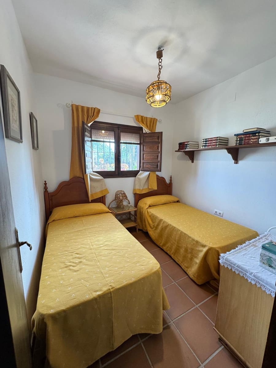 3 soveværelse Villa til salg i Medina-Sidonia med swimmingpool - € 235.000 (Ref: 8851695)