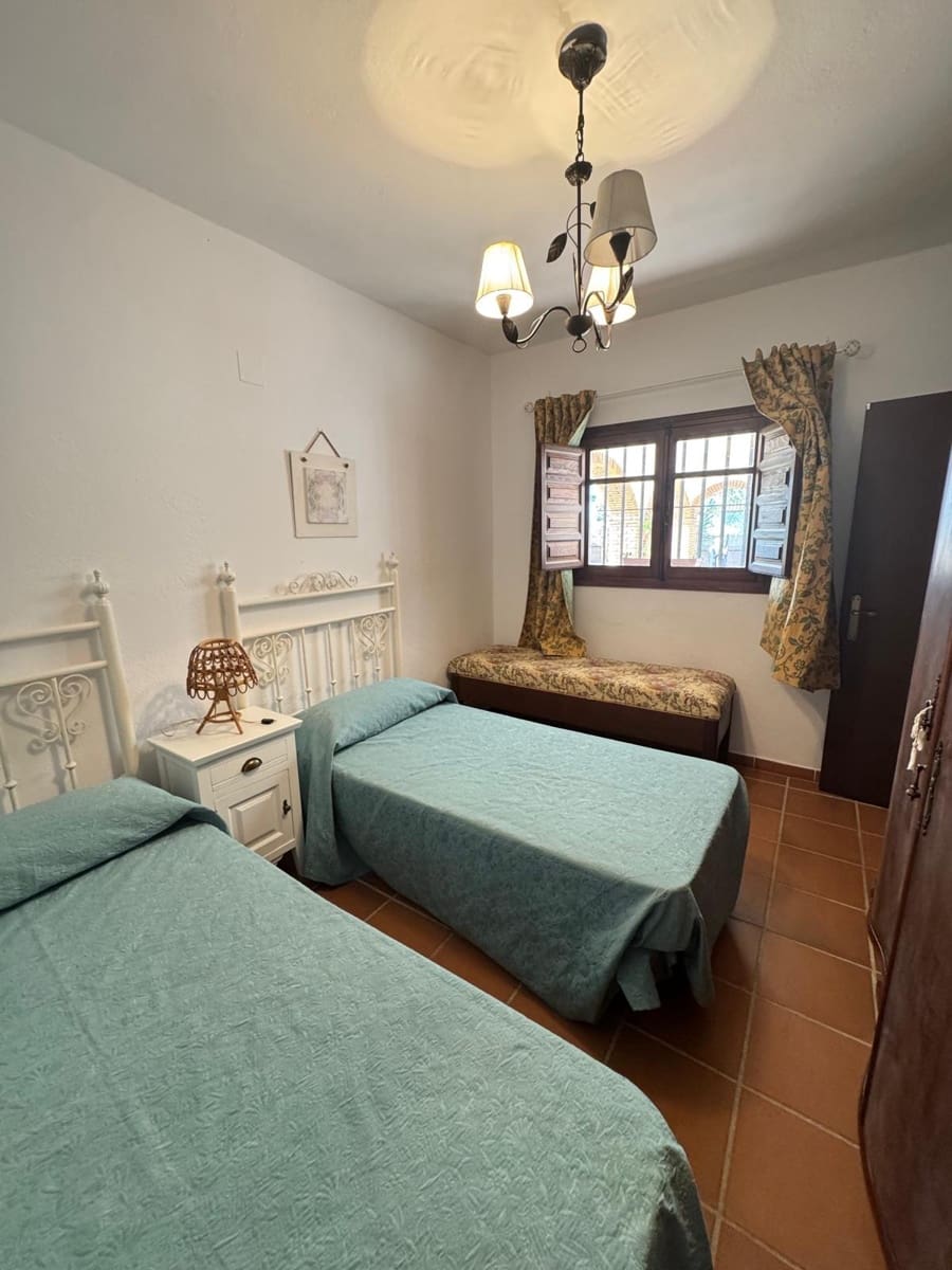 3 soveværelse Villa til salg i Medina-Sidonia med swimmingpool - € 235.000 (Ref: 8851695)