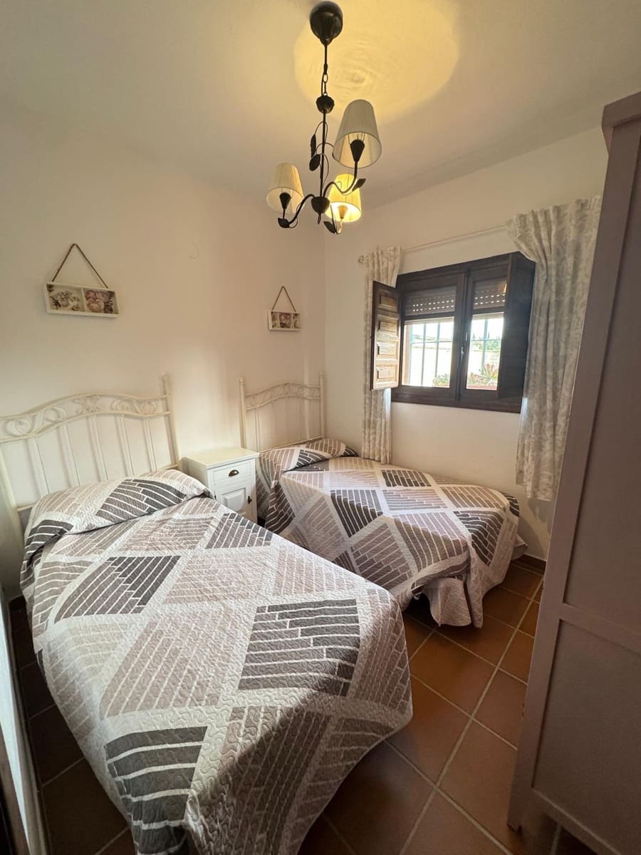 3 soveværelse Villa til salg i Medina-Sidonia med swimmingpool - € 235.000 (Ref: 8851695)