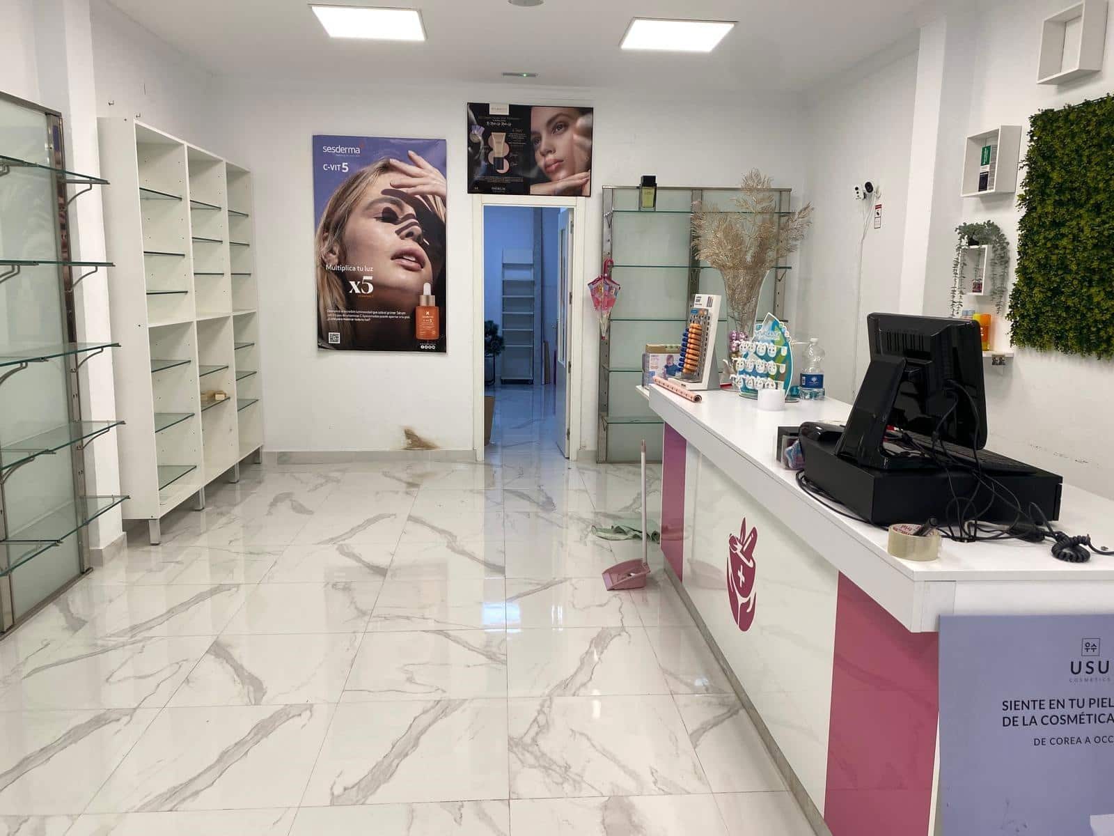 Erhverv til leje i Barbate - € 650 (Ref: 8972142)