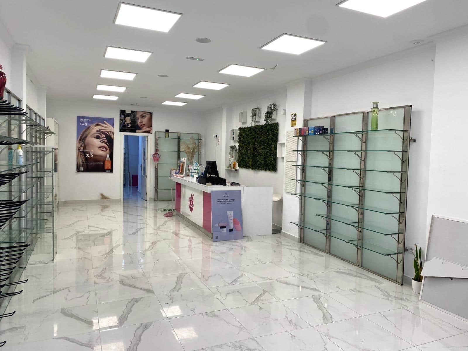 Erhverv til leje i Barbate - € 650 (Ref: 8972142)