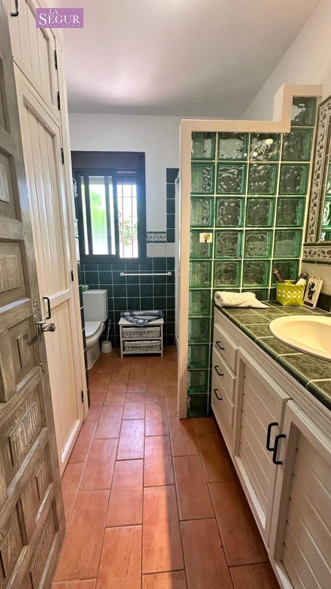 7 soveværelse Villa til salg i Conil de la Frontera med swimmingpool garage - € 560.000 (Ref: 9020801)