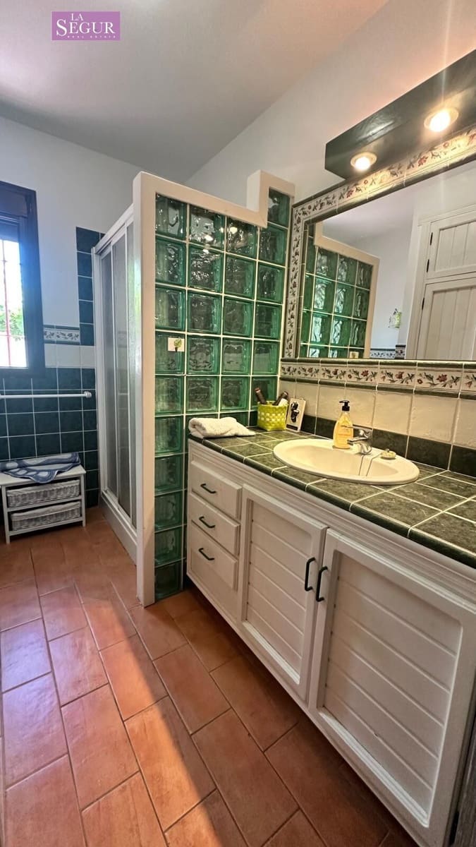 7 soveværelse Villa til salg i Conil de la Frontera med swimmingpool garage - € 560.000 (Ref: 9020801)