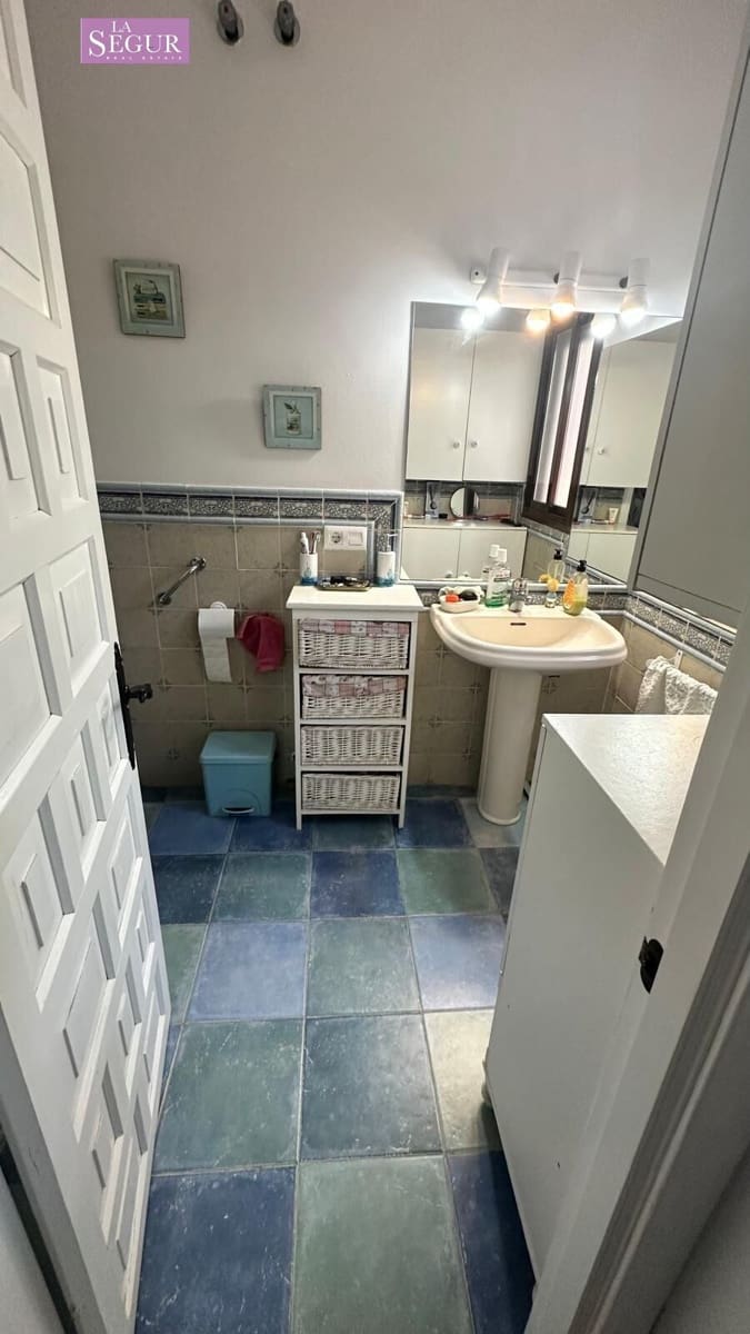 7 soveværelse Villa til salg i Conil de la Frontera med swimmingpool garage - € 560.000 (Ref: 9020801)