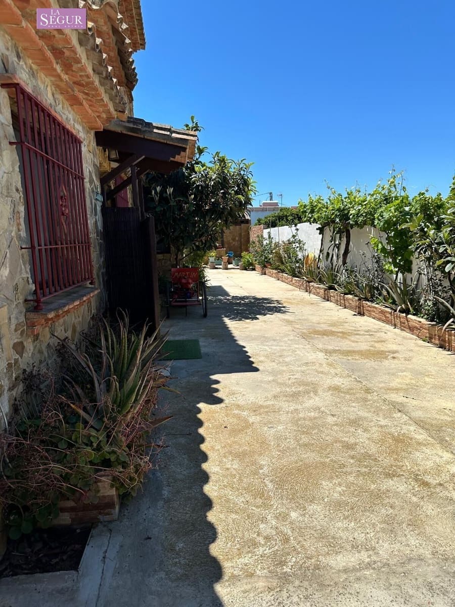 7 soveværelse Villa til salg i Conil de la Frontera med swimmingpool garage - € 560.000 (Ref: 9020801)