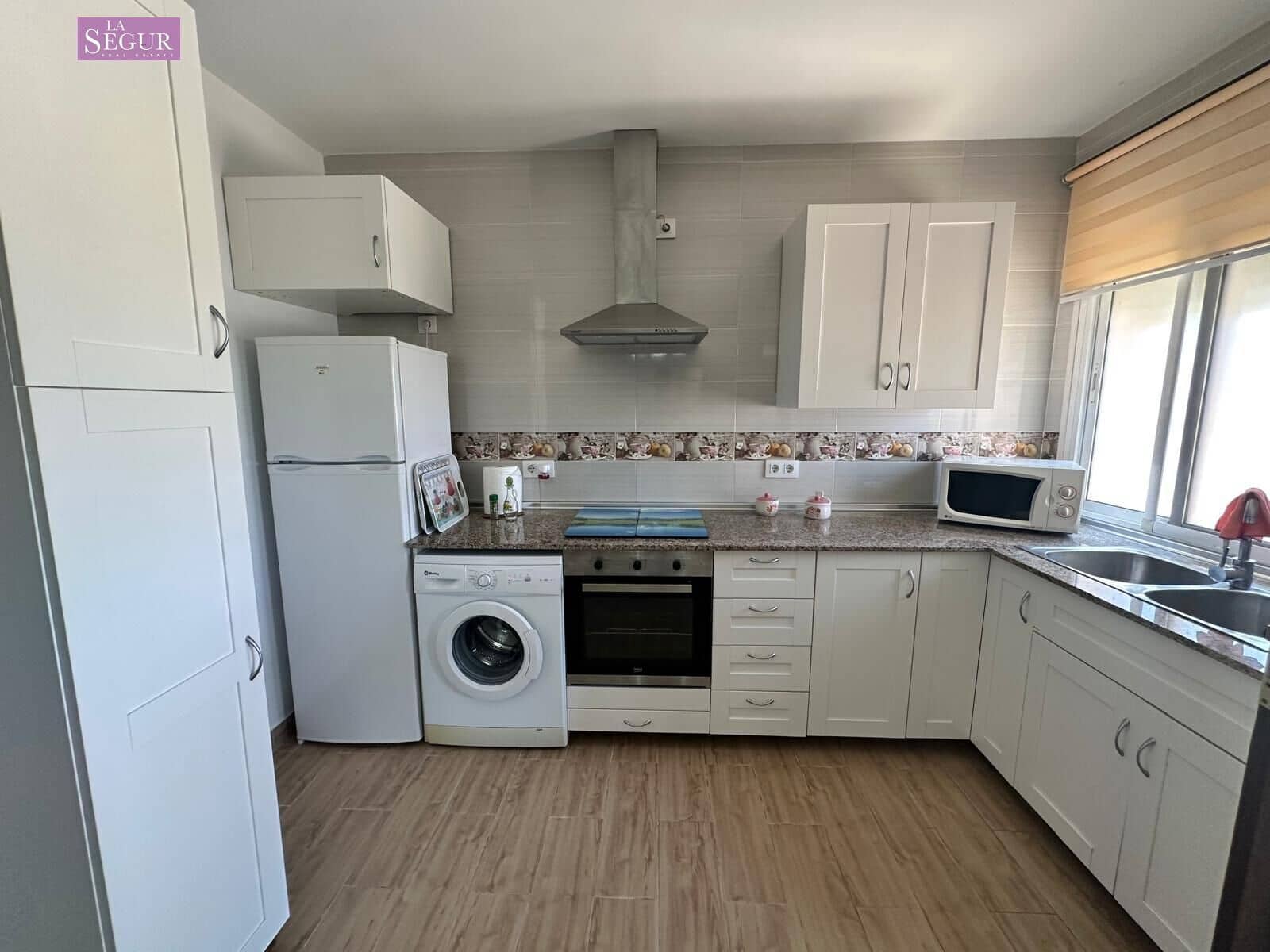 7 soveværelse Villa til salg i Conil de la Frontera med swimmingpool garage - € 560.000 (Ref: 9020801)