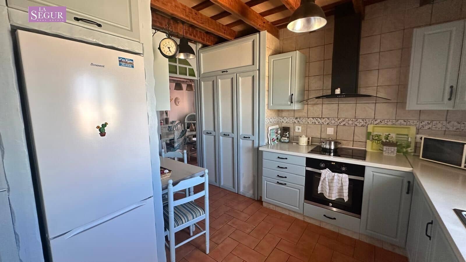 7 soveværelse Villa til salg i Conil de la Frontera med swimmingpool garage - € 560.000 (Ref: 9020801)