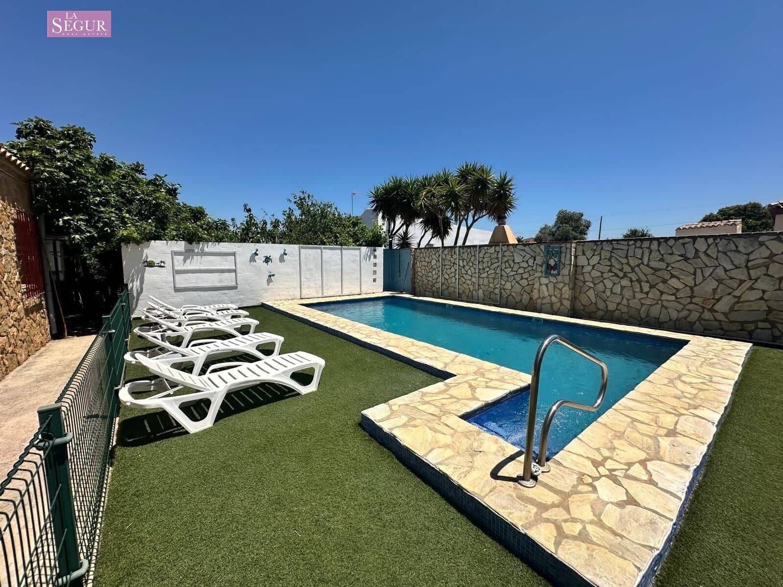 7 soveværelse Villa til salg i Conil de la Frontera med swimmingpool garage - € 560.000 (Ref: 9020801)