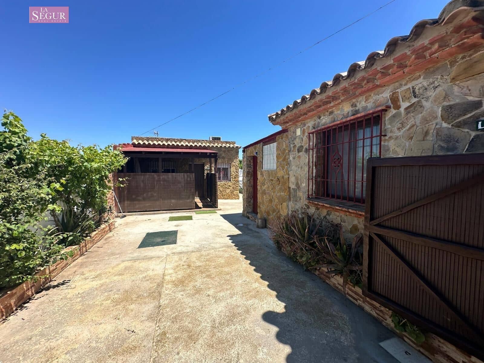 7 soveværelse Villa til salg i Conil de la Frontera med swimmingpool garage - € 560.000 (Ref: 9020801)
