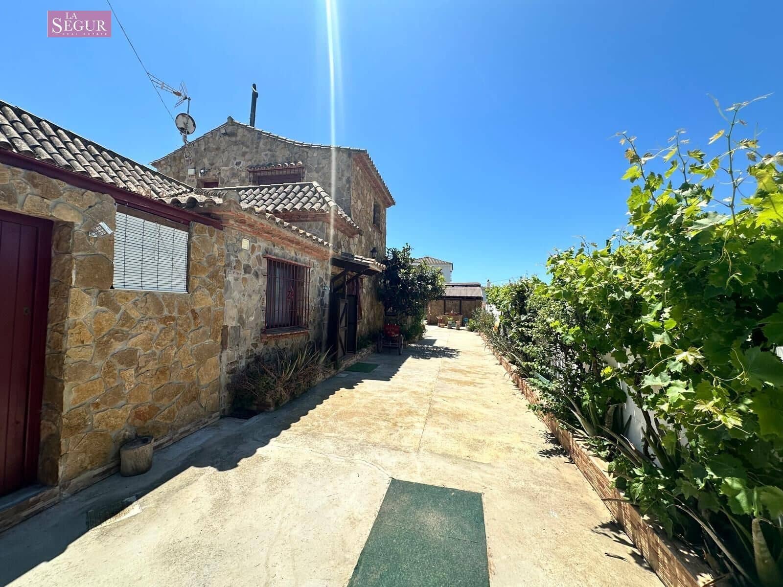 7 soveværelse Villa til salg i Conil de la Frontera med swimmingpool garage - € 560.000 (Ref: 9020801)