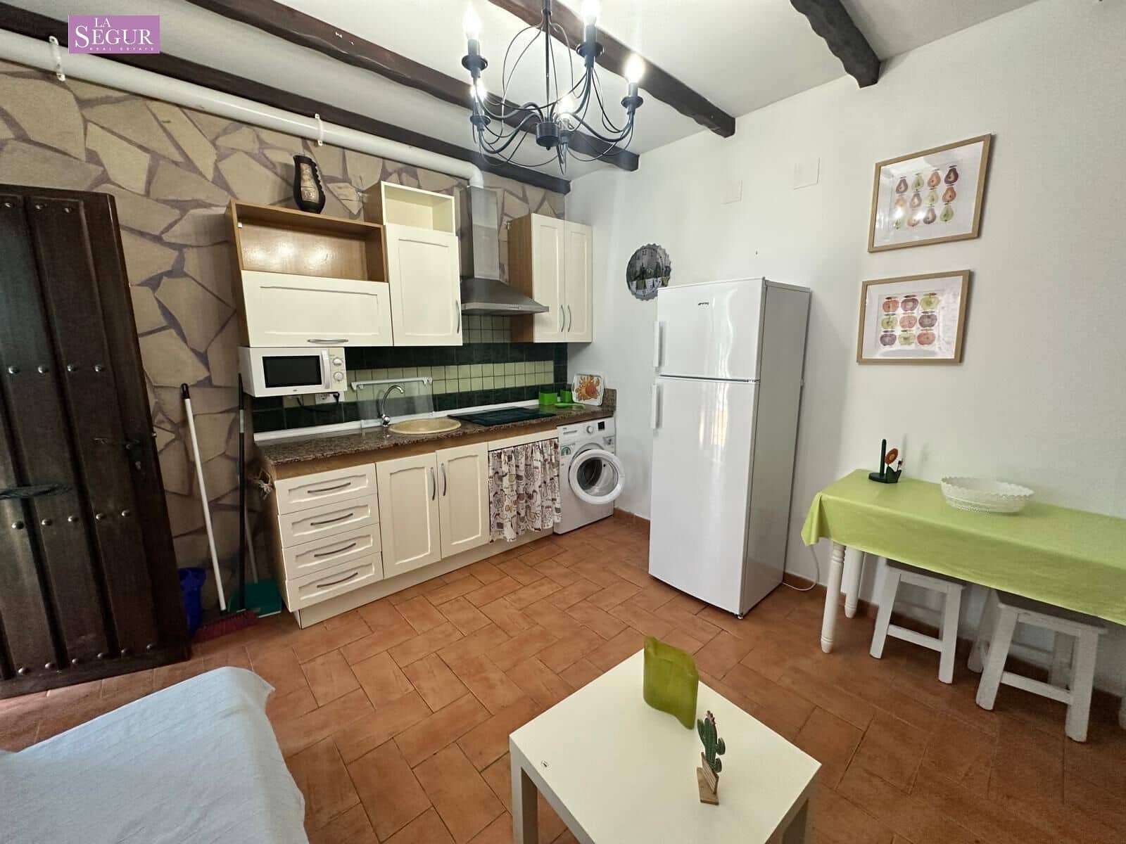 7 soveværelse Villa til salg i Conil de la Frontera med swimmingpool garage - € 560.000 (Ref: 9020801)