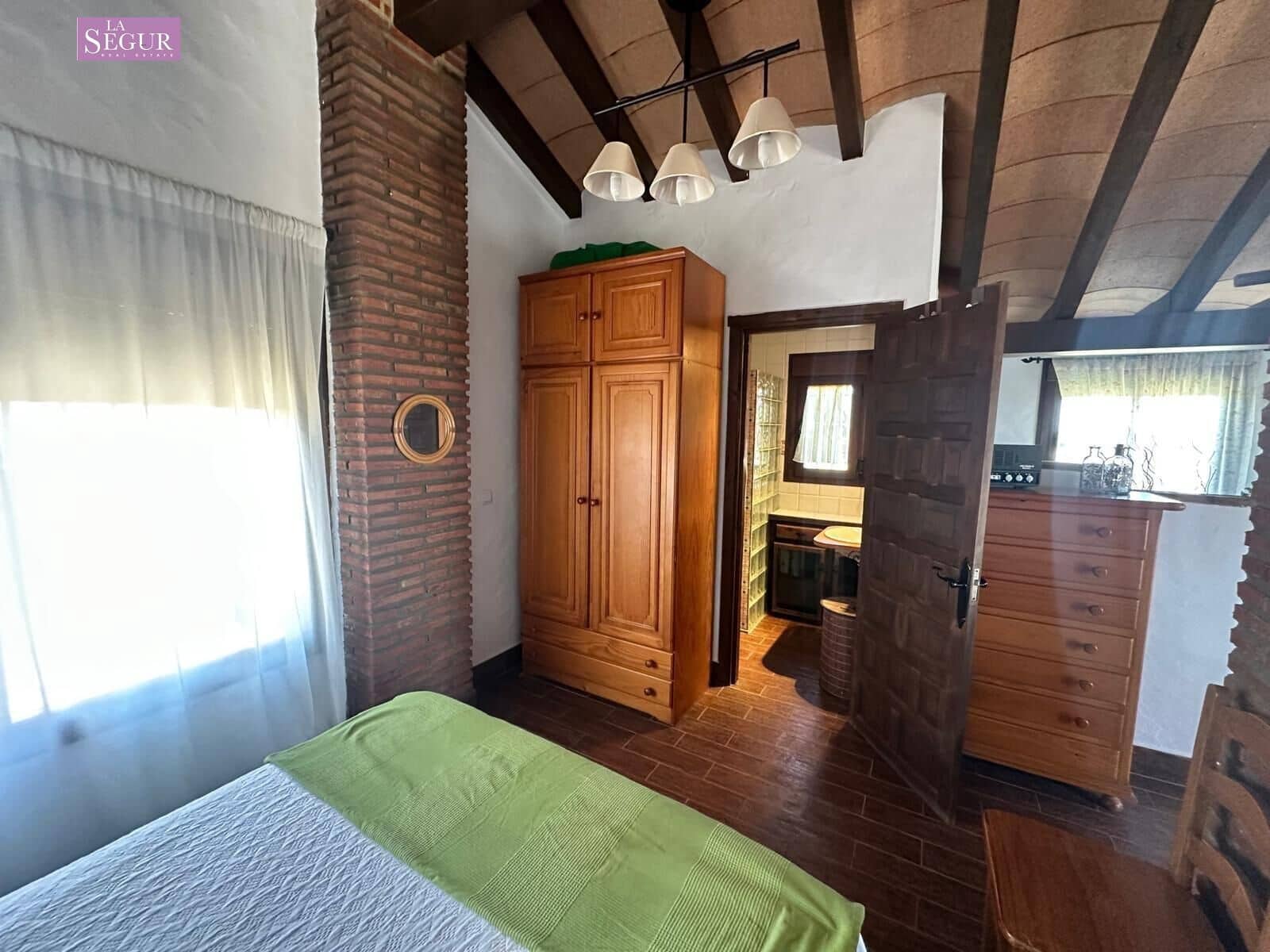 7 soveværelse Villa til salg i Conil de la Frontera med swimmingpool garage - € 560.000 (Ref: 9020801)