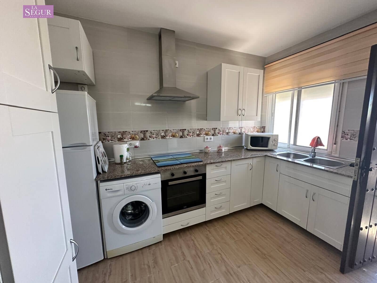 7 soveværelse Villa til salg i Conil de la Frontera med swimmingpool garage - € 560.000 (Ref: 9020801)