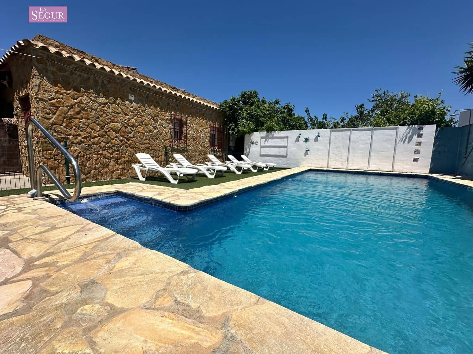 7 soveværelse Villa til salg i Conil de la Frontera med swimmingpool garage - € 560.000 (Ref: 9020801)