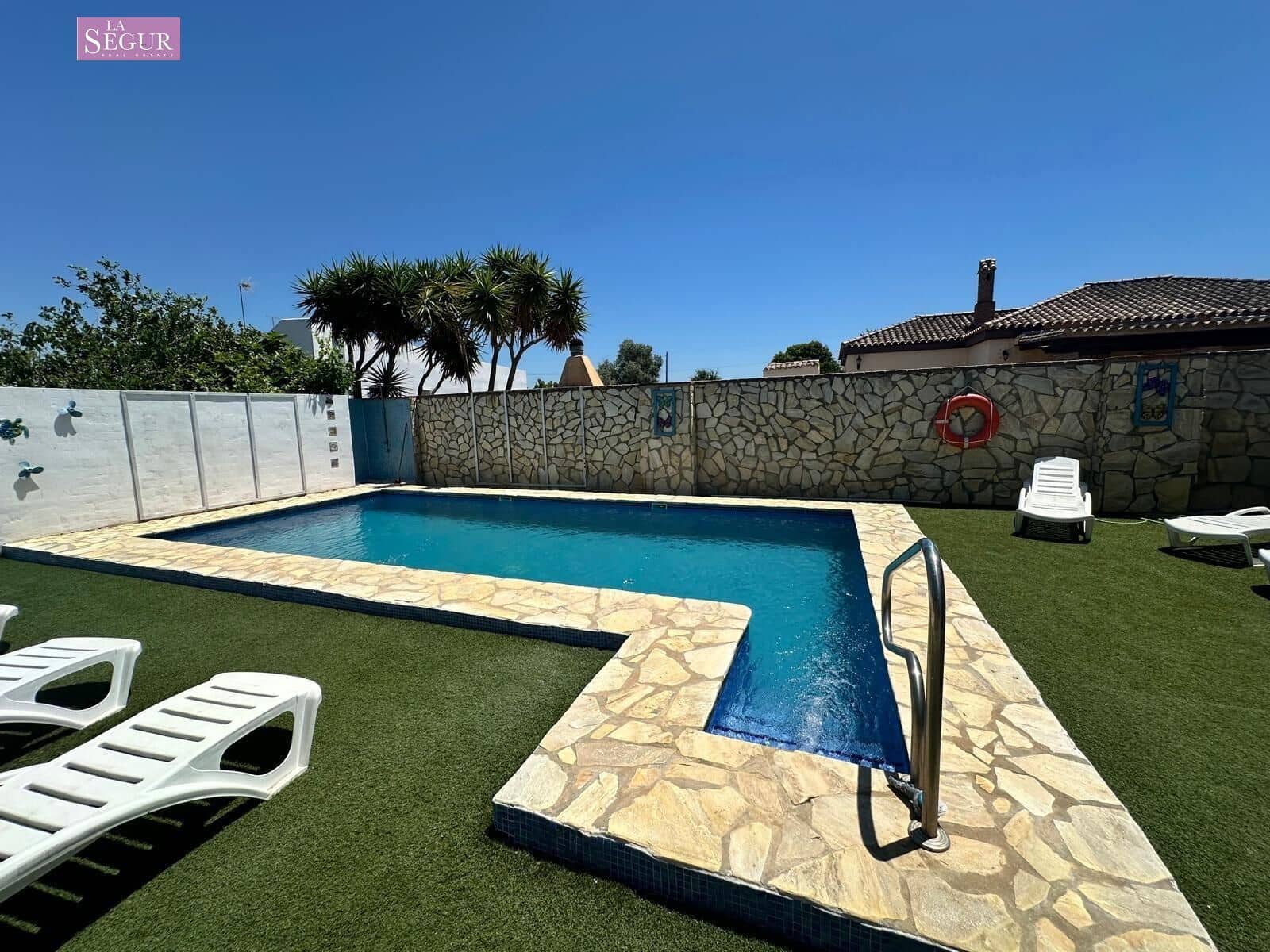 7 soveværelse Villa til salg i Conil de la Frontera med swimmingpool garage - € 560.000 (Ref: 9020801)