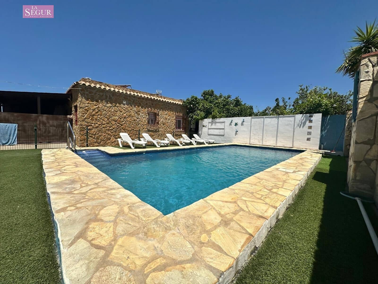7 soveværelse Villa til salg i Conil de la Frontera med swimmingpool garage - € 560.000 (Ref: 9020801)