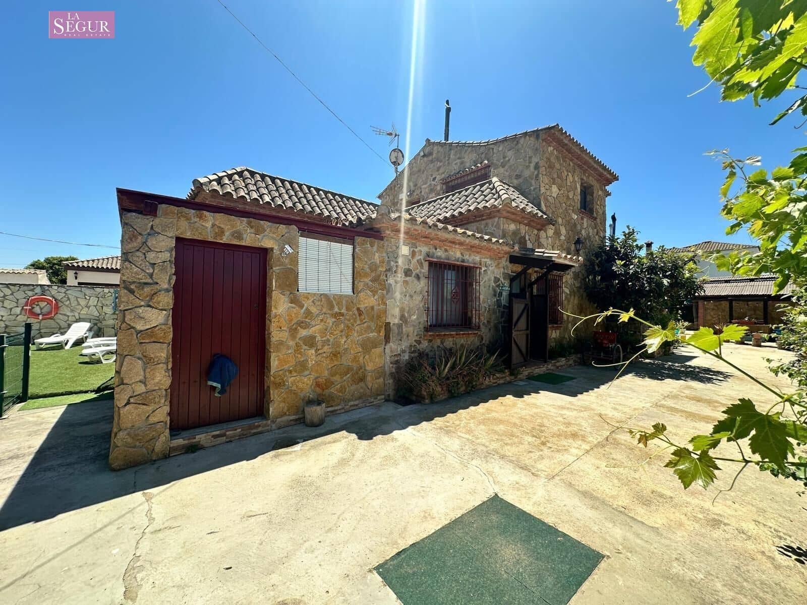 7 soveværelse Villa til salg i Conil de la Frontera med swimmingpool garage - € 560.000 (Ref: 9020801)