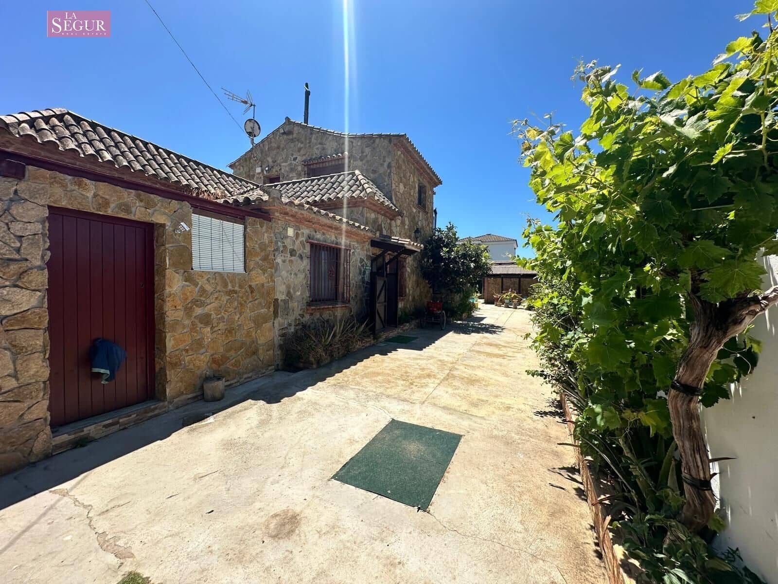 7 soveværelse Villa til salg i Conil de la Frontera med swimmingpool garage - € 560.000 (Ref: 9020801)
