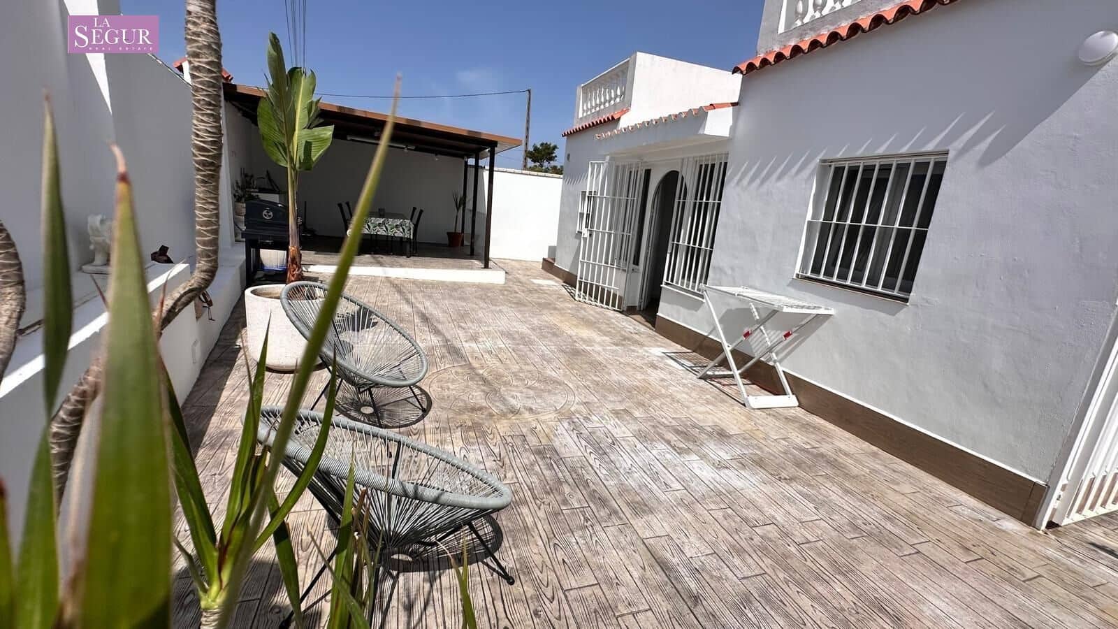 2 soveværelse Finca/Landehus til salg i Conil de la Frontera med swimmingpool - € 380.000 (Ref: 9065090)