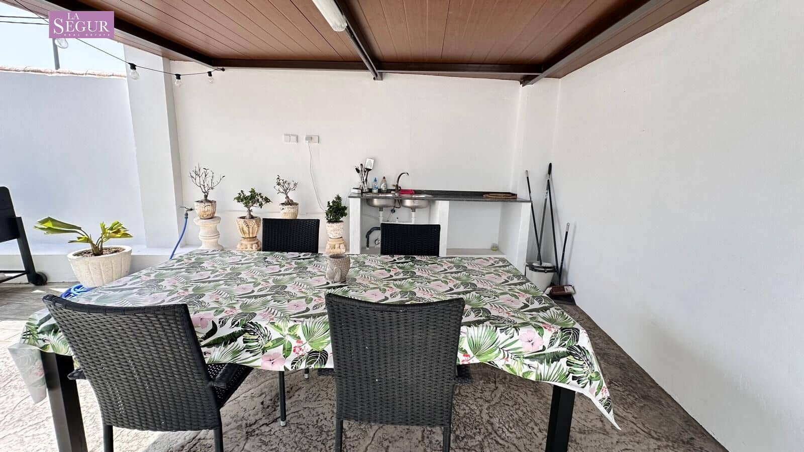 2 soveværelse Finca/Landehus til salg i Conil de la Frontera med swimmingpool - € 380.000 (Ref: 9065090)