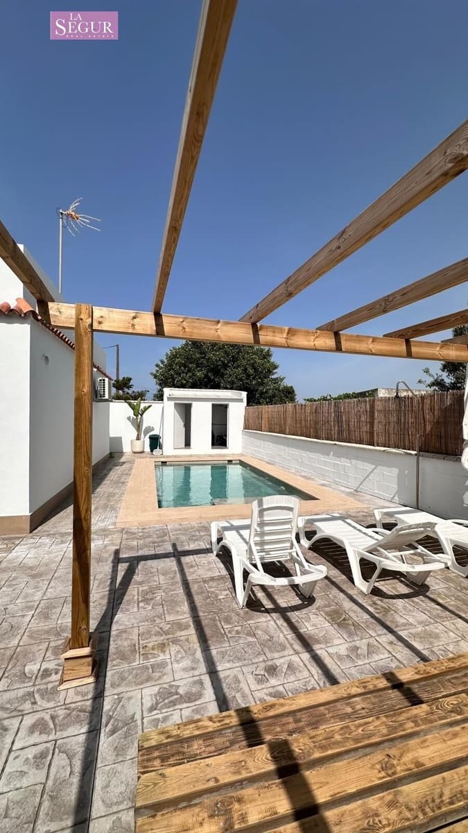 2 soveværelse Finca/Landehus til salg i Conil de la Frontera med swimmingpool - € 380.000 (Ref: 9065090)