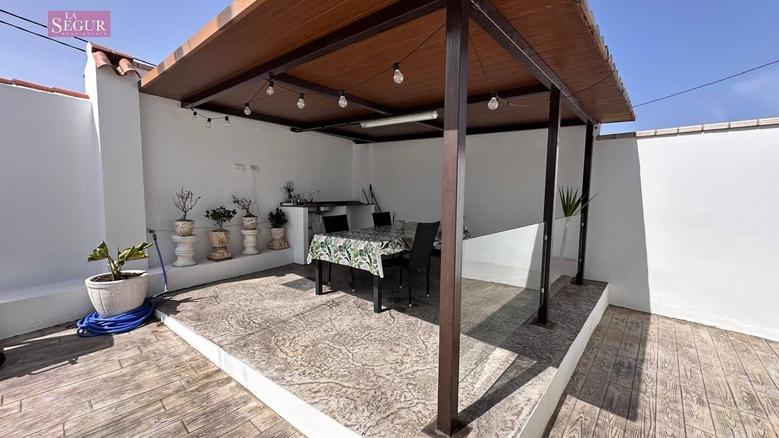 2 soveværelse Finca/Landehus til salg i Conil de la Frontera med swimmingpool - € 380.000 (Ref: 9065090)
