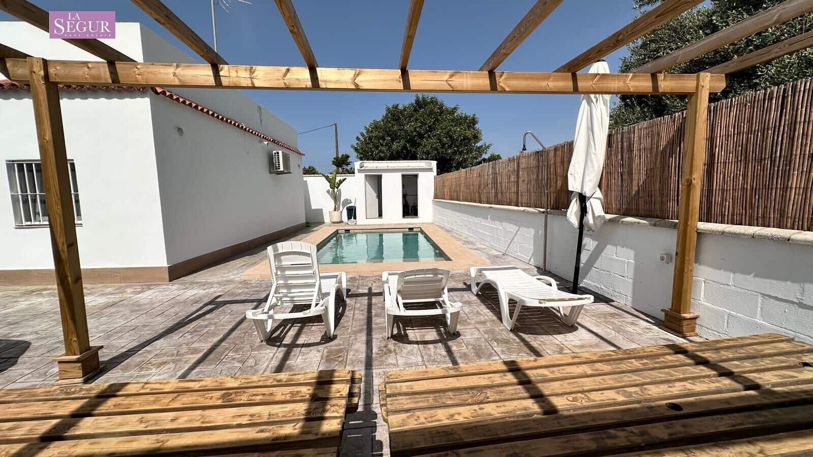 2 soveværelse Finca/Landehus til salg i Conil de la Frontera med swimmingpool - € 380.000 (Ref: 9065090)