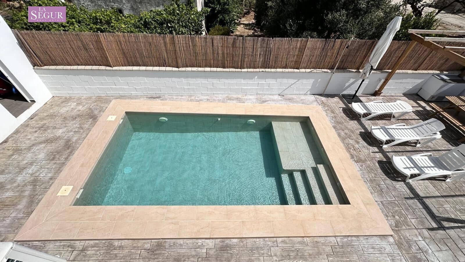 2 soveværelse Finca/Landehus til salg i Conil de la Frontera med swimmingpool - € 380.000 (Ref: 9065090)