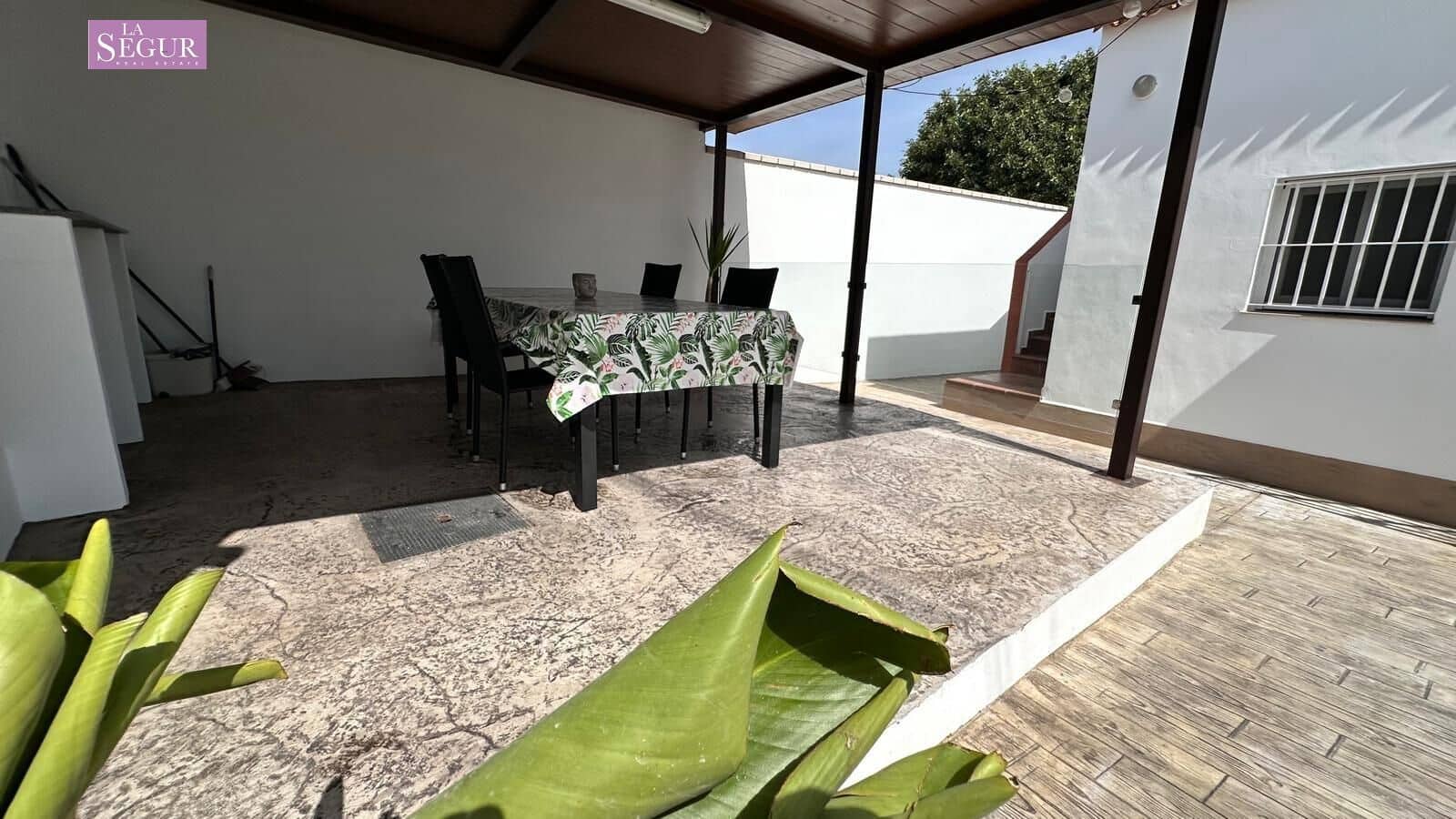 2 soveværelse Finca/Landehus til salg i Conil de la Frontera med swimmingpool - € 380.000 (Ref: 9065090)