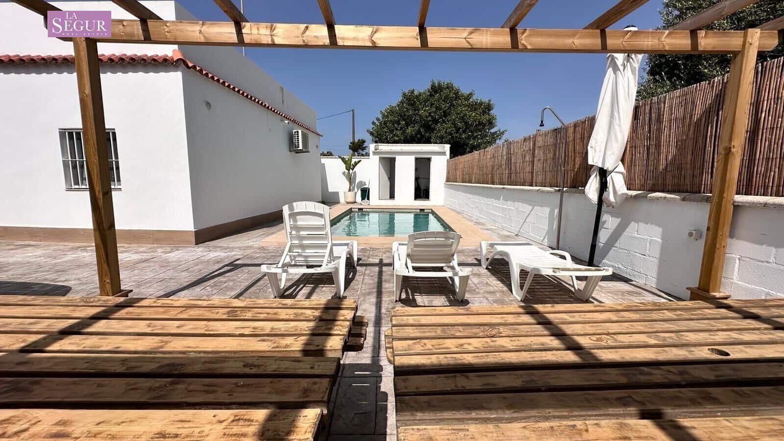 2 soveværelse Finca/Landehus til salg i Conil de la Frontera med swimmingpool - € 380.000 (Ref: 9065090)