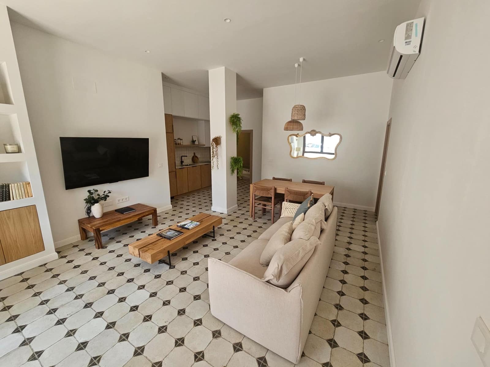 2 bedroom Apartment for sale in Vejer de la Frontera - € 230,000 (Ref: 9073263)