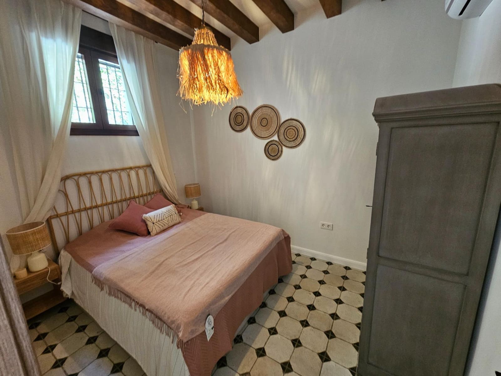 2 bedroom Apartment for sale in Vejer de la Frontera - € 230,000 (Ref: 9073263)