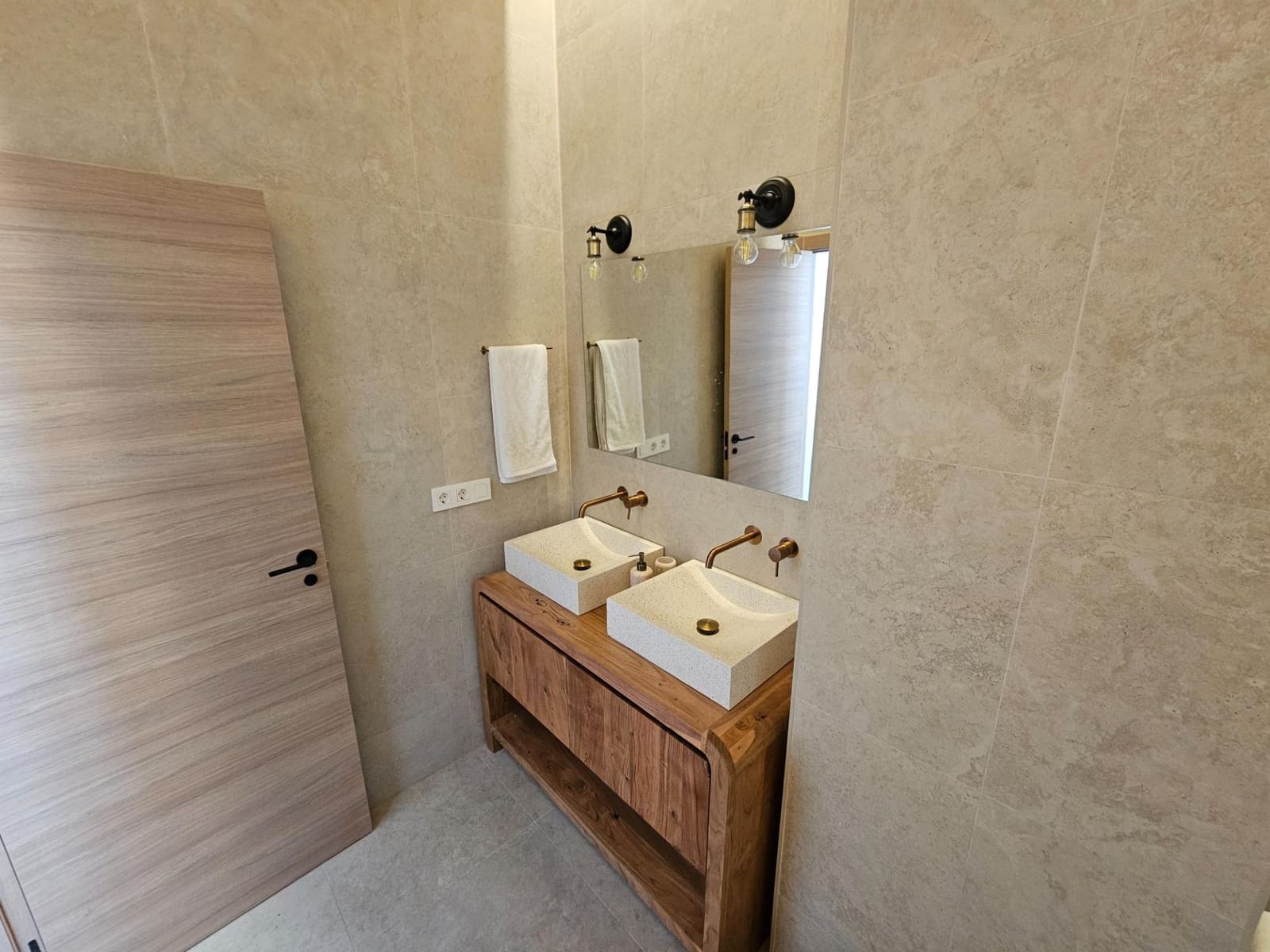 2 bedroom Apartment for sale in Vejer de la Frontera - € 230,000 (Ref: 9073263)