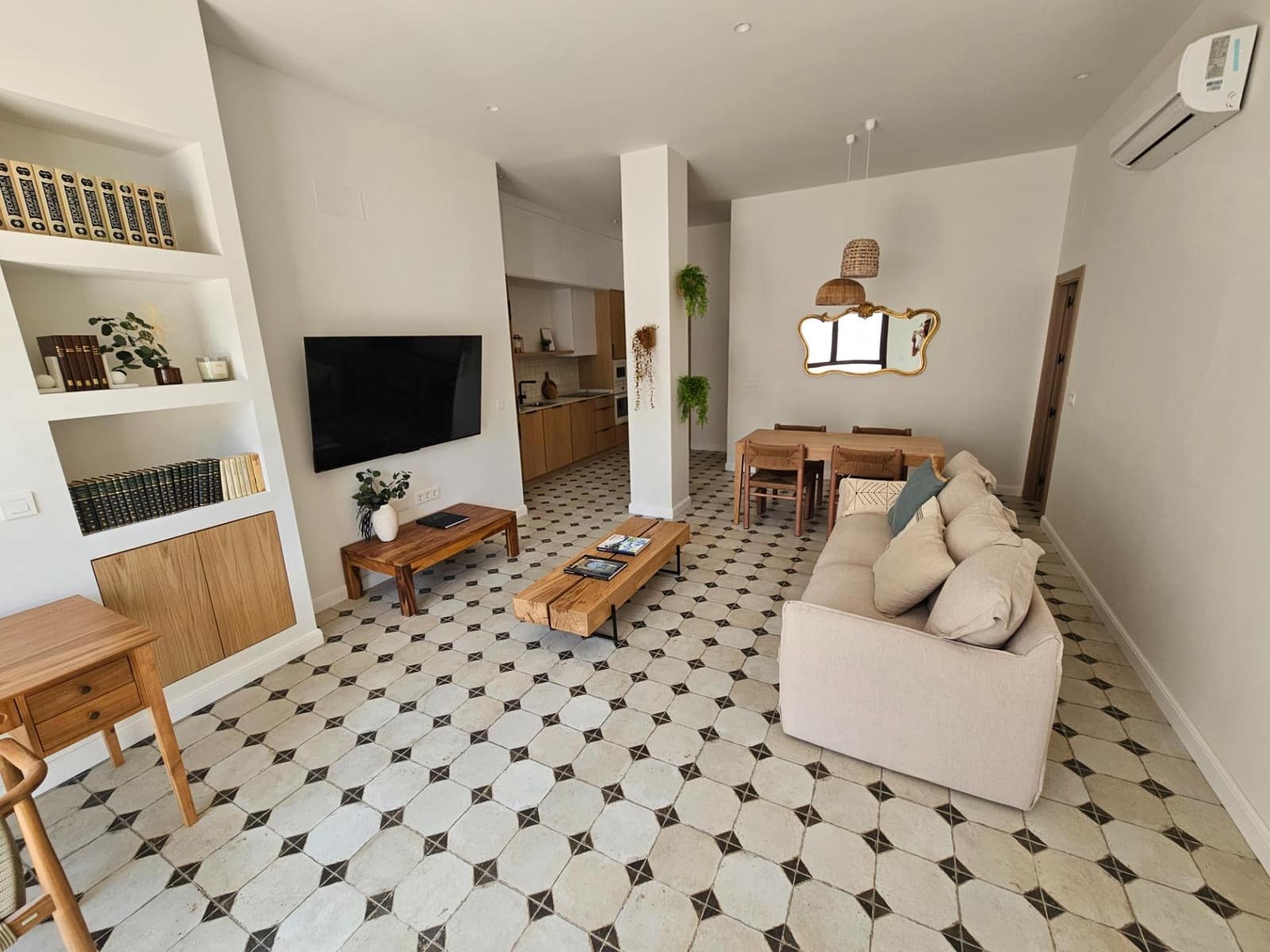 2 bedroom Apartment for sale in Vejer de la Frontera - € 230,000 (Ref: 9073263)