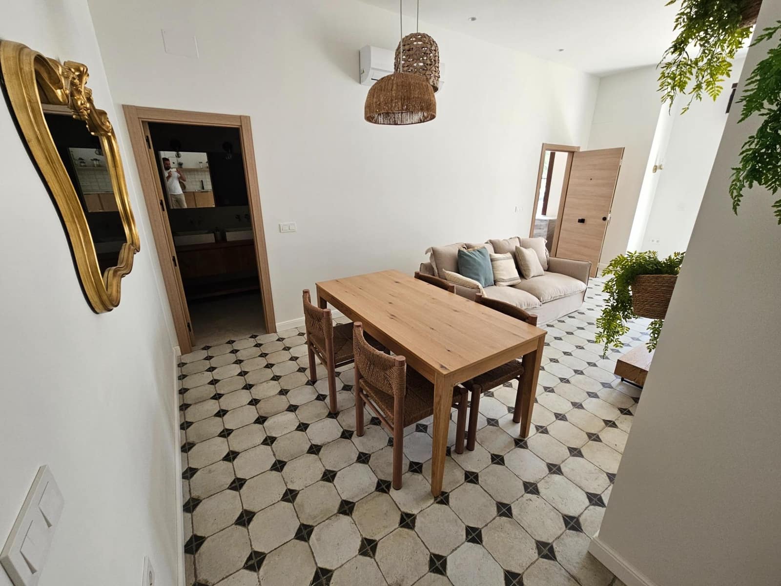 2 bedroom Apartment for sale in Vejer de la Frontera - € 230,000 (Ref: 9073263)