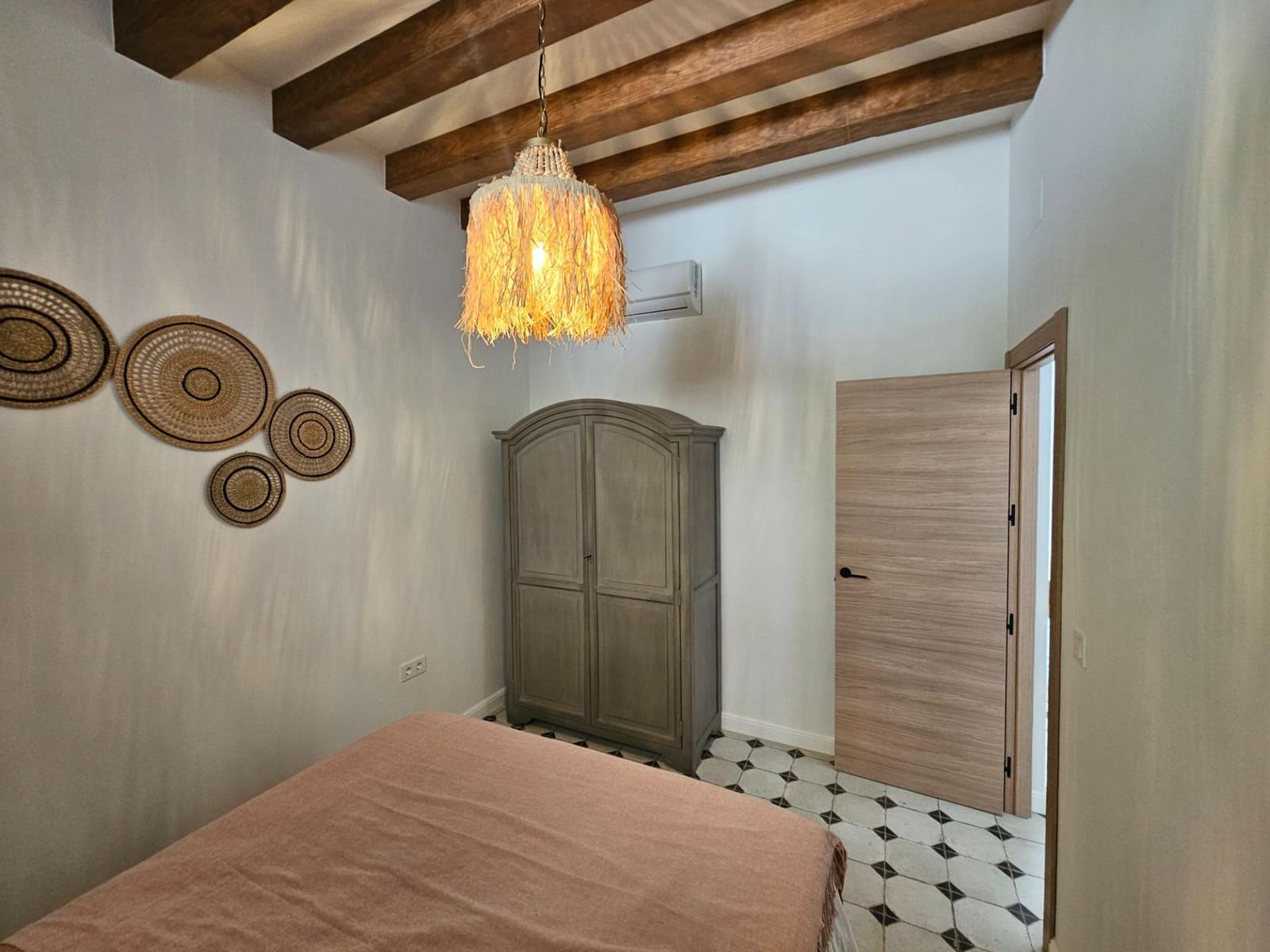 2 bedroom Apartment for sale in Vejer de la Frontera - € 230,000 (Ref: 9073263)