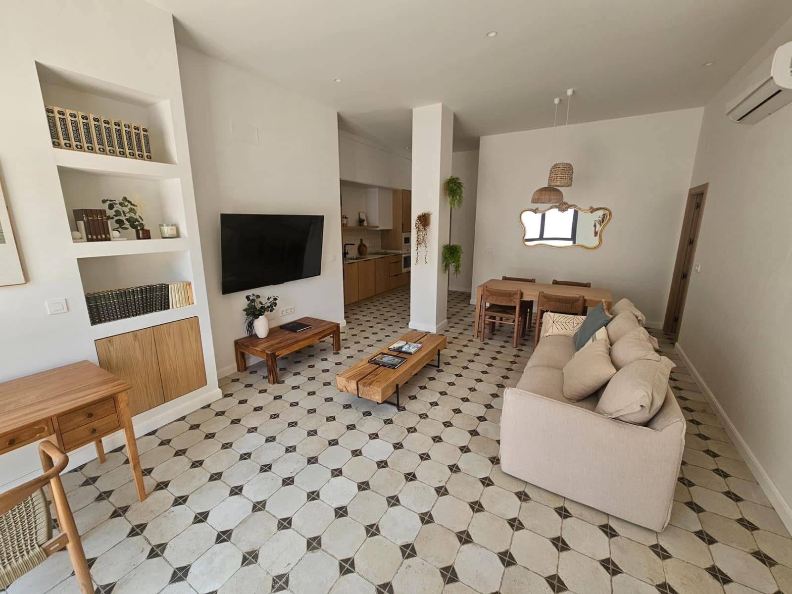 2 bedroom Apartment for sale in Vejer de la Frontera - € 230,000 (Ref: 9073263)
