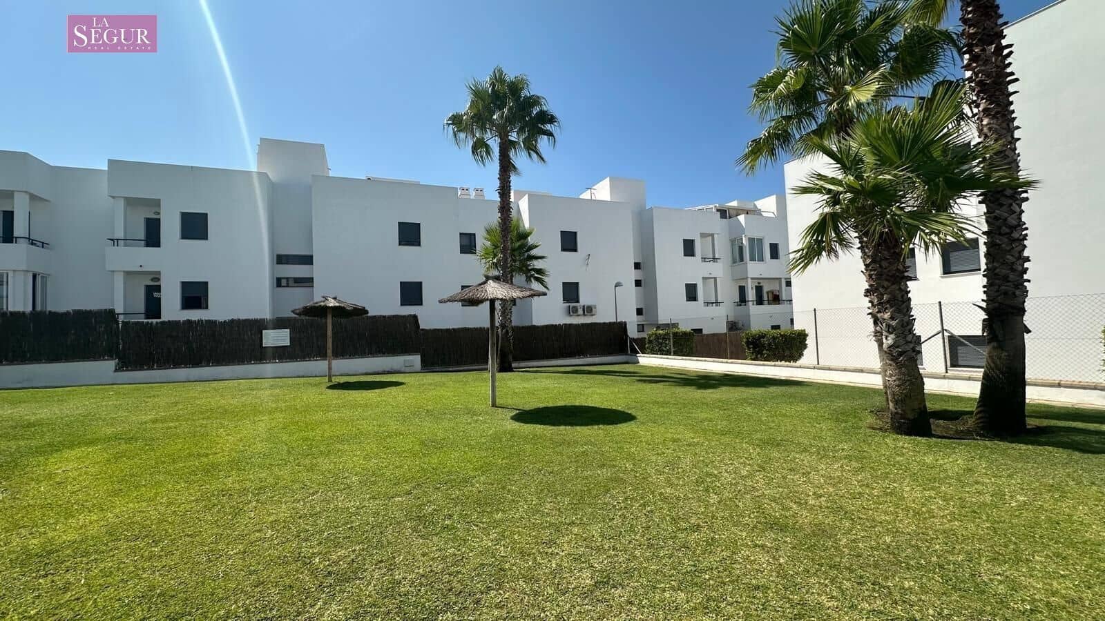 2 soveværelse Lejlighed til salg i Conil de la Frontera med swimmingpool garage - € 380.000 (Ref: 9169466)